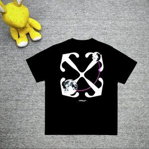 Off-White Men's Black T-shirt